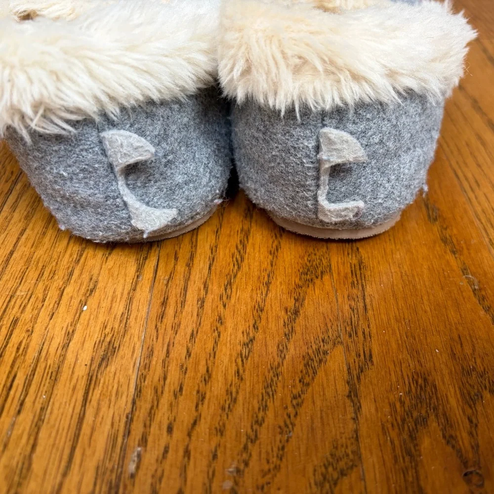J Crew Crewcuts Shark Fuzzy Lined Slippers - Gray & Red